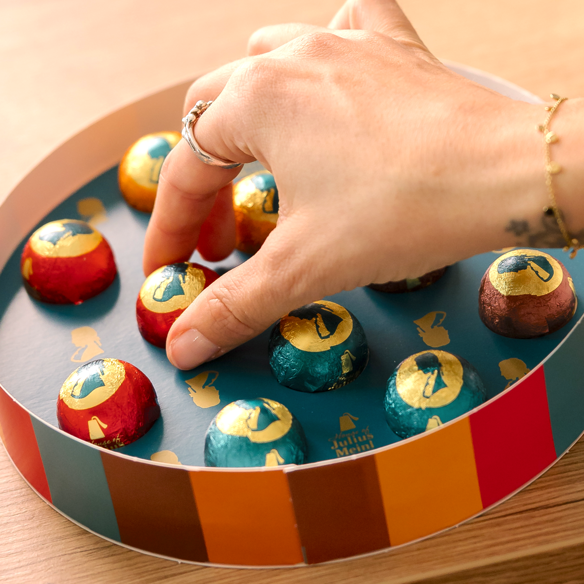 MOZART KOOGLES 205g Marzipan-Nougat überzogen mit dunkler Schokolade in exklusiver Geschenkbox