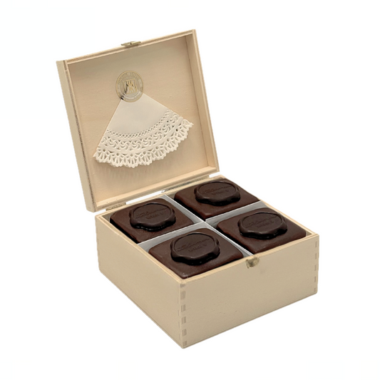 Wiener Sacherwürfel im limitierten Holzkisterl (4 Stück, 350g)