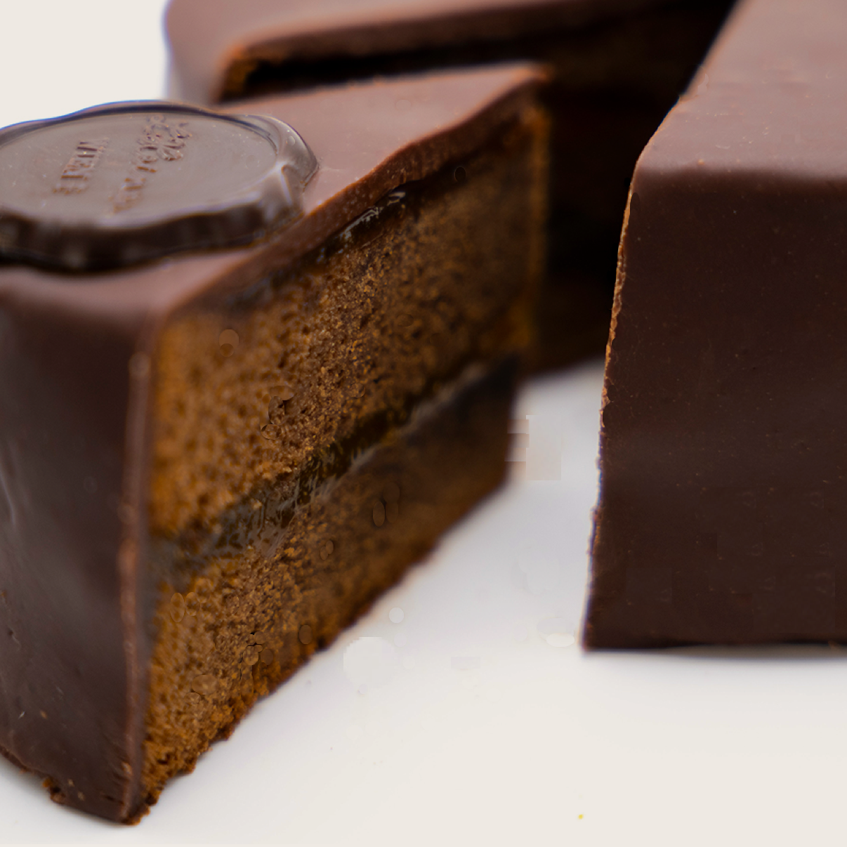 Wiener Sachertorte Piccolo (3 Portionen) im exklusiven Holzkisterl