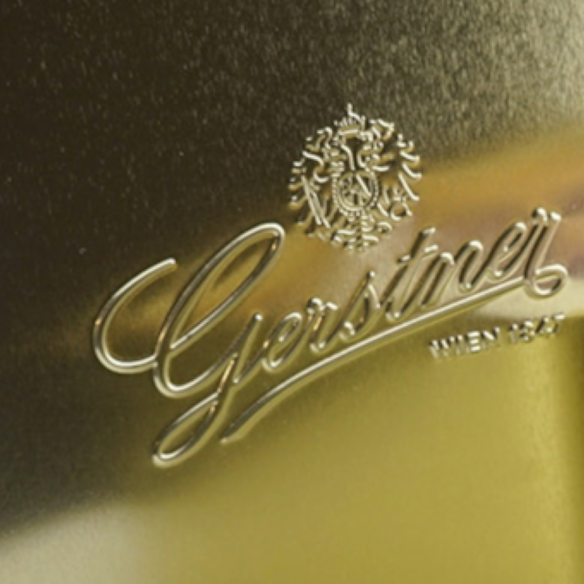 Gerstners Sisi Torte mit Cassis-Marzipan und Massa Ticino 450g - in exklusiver Golddose