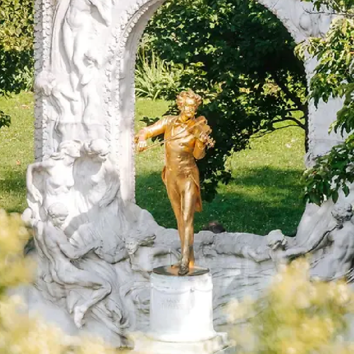 SCHNEEKUGEL Johann Strauss