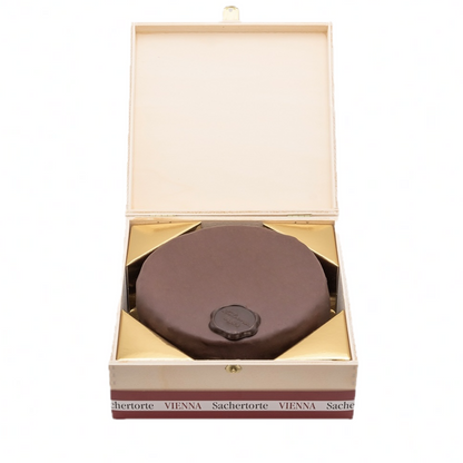 WIENER SACHERTORTE Piccolo im traditionellen Holzkisterl
