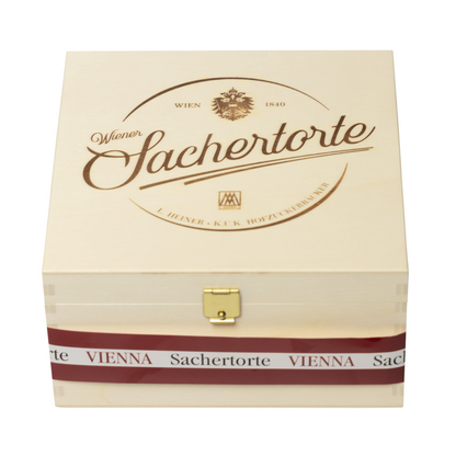Wiener Sachertorte Piccolo im exklusiven Holzkisterl - 3 Port/220g