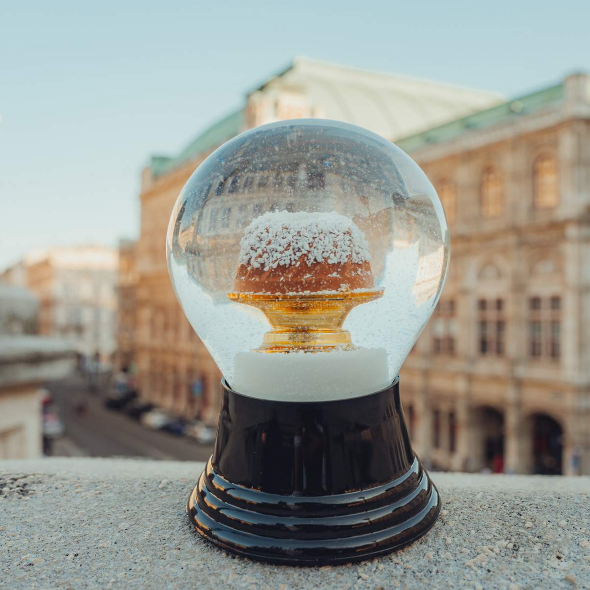 Original Wiener Schneekugel · Handgefertigt · 80 mm