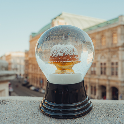 Original Wiener Schneekugel · Handgefertigt · 80 mm