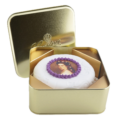 Gerstners Sisi Torte mit Cassis-Marzipan und Massa Ticino 450g - in exklusiver Golddose