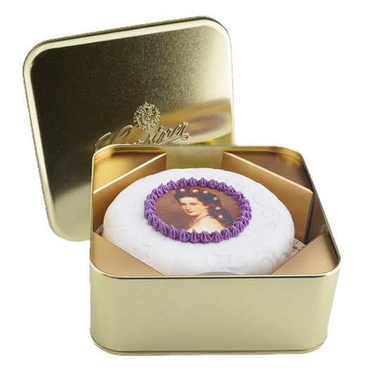 Gerstners Sisi Torte mit Cassis-Marzipan und Massa Ticino 450g - in exklusiver Golddose